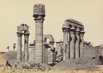 "Egipto y Palestina": las ruinas de la ciudad de Hermonthis con el templo de Cleopatra en Armant (Erment) cerca de Tebas, Egipto
