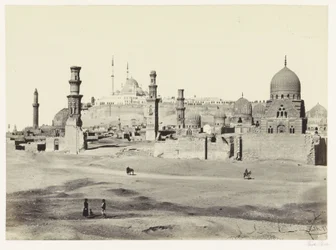 Vista de la parte sur de la necrópolis de El Cairo Tumbas en el cementerio del sur. Primera vista. (título en el objeto)