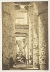 Interior del Salón de las Columnas