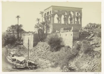 Quiosco de Trajano en la isla de Philae en el Nilo Faraón