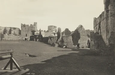 Patio del castillo de Manorbier, Gales