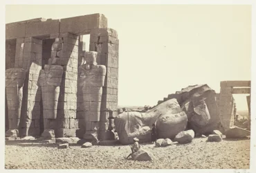 Pilares de Osiris y gran coloso caído