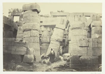 Columnas en el Gran Salón, Karnak, 1857