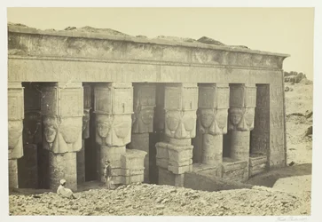 Pórtico del templo de Dendera