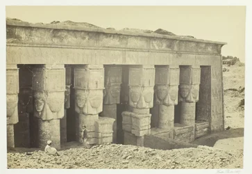 Pórtico del Templo de Dendera