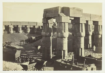 Parte del Gran Templo Las Tiendas del Gobierno, Luxor, 1857