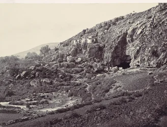 Fuente principal del Jordán, fluyendo desde una cueva cerca de Banias, cerca del sitio de..., ca. 1857