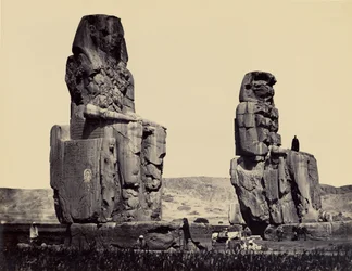 Las estatuas de la llanura, Tebas