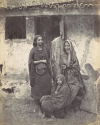 Tres mujeres de la India Oriental