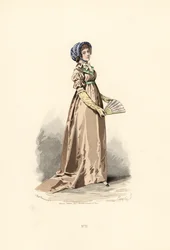 Mujer con vestido color avellana, fichu-chemise y sombrero azul