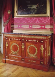 Cómoda de estilo Primer Imperio, 1804-15 (acacia, mármol y bronce dorado)