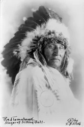 Red Tomahawk, asesino de Toro Sentado, hacia 1890-1910 (fotografía en blanco y negro)