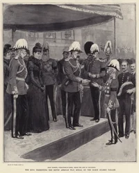 El rey presentando la medalla de la Guerra de Sudáfrica en el desfile de Horse Guards