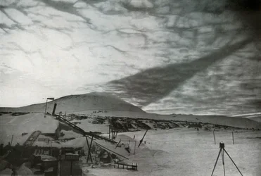 La Sombra del Monte Erebus en las Nubes, septiembre 1911, 1913