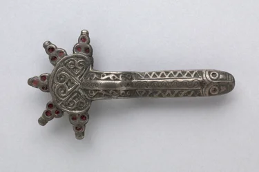 Fíbula, 500s