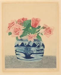 Rosas rosas en un tarro de jengibre con adornos chinos