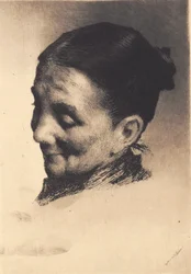 Cabeza de una anciana con la mirada hacia abajo, mirando a la izquierda