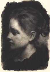Joven chica de perfil con el cabello recogido
