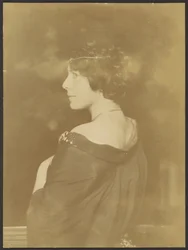 [Retrato de una mujer desconocida]