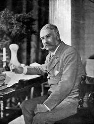 Sir William Schwenck Gilbert 1836-1911, dramaturgo y humorista inglés, 1911-1912