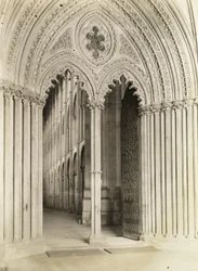 Catedral de Ely: Pórtico de Galilea, Puerta a la Nave