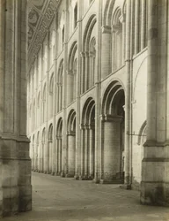 Catedral de Ely: Nave desde debajo de la Torre Oeste