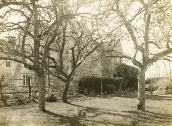 Mansión Kelmscott: Desde el huerto