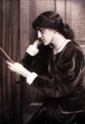 Retrato fotográfico de May Morris, hija de Jane Morris por Frederick Hollyer