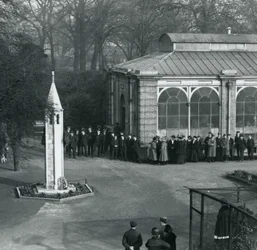 Día del Armisticio en el Monumento a la Guerra, Zoológico de Londres, 11 de noviembre de 1923