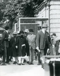 Sir Peter Chalmers Mitchell, con el Regente Etíope Haile Selassie y su Séquito, Zoológico de Londres, 1924