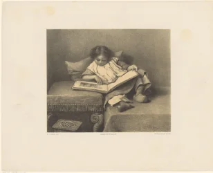 Niño con libro de imágenes