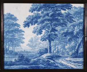 Una placa rectangular muy rara de Delft holandés azul y blanco, que representa viajeros en un camino en un paisaje boscoso