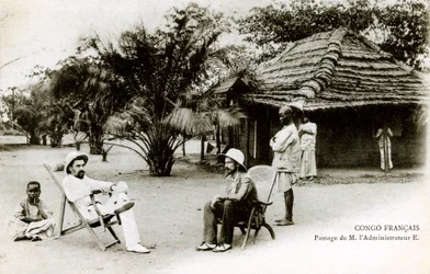 Brazzaville (África Ecuatorial Francesa - A.E.F.) Congo francés: paso del Sr. El administrador E. principios del siglo XX (foto en b/n)