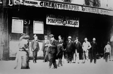 Cinematógrafo Lumiere", primer cine de París