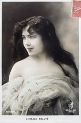 Postal francesa de año nuevo con una bella mujer