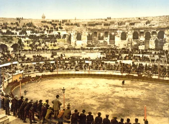 Dentro del Anfiteatro en Nîmes, 1890-1900