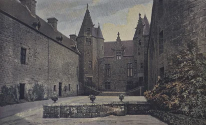 Ploubezre, Castillo de Kergrist, Conjunto sobre el Patio de honor