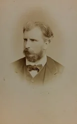 Retrato de William Bouguereau, pintor francés; carte de visite (foto en b/n)
