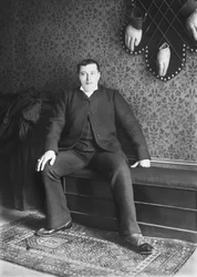 Retrato de hombre, región de Bourmont en Haute-Marne, circa 1880. Fotografía. Colección Ducos.