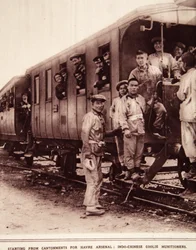 Partiendo de los cuarteles para el Arsenal de Havre: coolies indochinos municioneros, ilustración de The Illustrated War News, septiembre de 1916