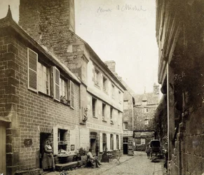 El hotel y la posada Poulard en la entrada de Mont-Saint-Michel, finales del siglo XIX