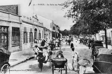 La sala de ventas en Hanoi, c.1920