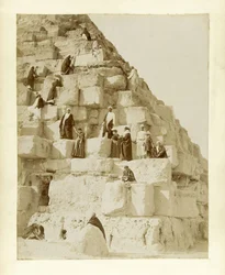 Turistas en la Gran Pirámide de Giza