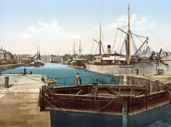Vista del canal desde las compuertas en Caen, 1980-1900
