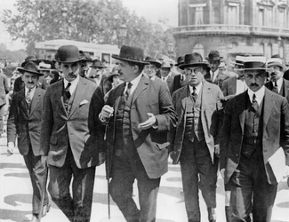 Édouard Herriot después de la reunión del Cartel des Gauches en el Palais d