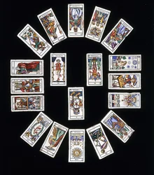 Panel de azulejos de gres francés, decorado con una baraja de cartas del Tarot de Marsella, siglo XX