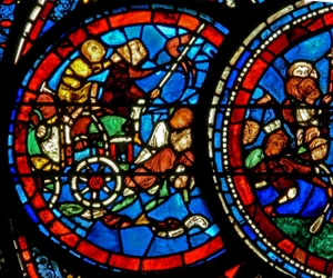 Llevando suministros a la imagen de la Virgen