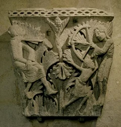 Capitel que representa a un hombre disparando una flecha en el cuello de otro, c.1125-30