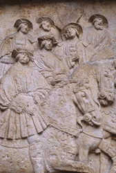 Relieve de piedra tallada en el patio interior que representa el Campo de la Tela de Oro, del Hôtel de Bourgtheroulde, Ruan, Normandía, 1501-37