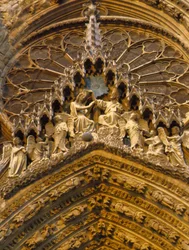 Catedral de Reims: detalle de la fachada (Marne 51) que representa la Coronación de la Virgen